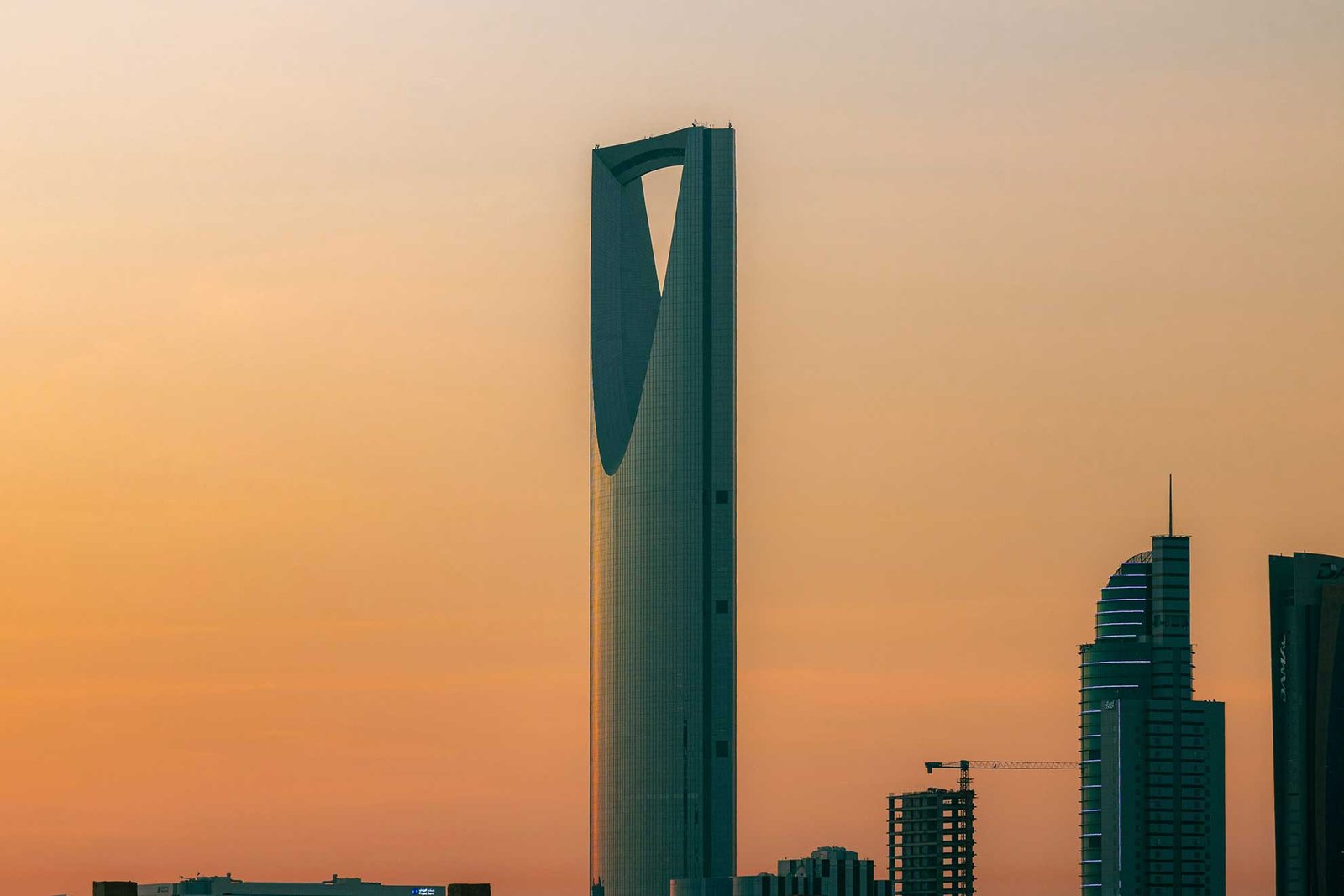 Staying Ahead: The Importance of Competitive Benchmarking in Saudi Businesses